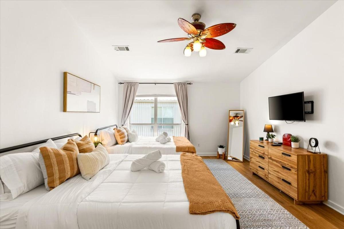 Luxe 3 Story Townhome With Downtown View Near Nrg Stadium Centrally Located Walkable To Popular Restaurants Houston Exterior photo